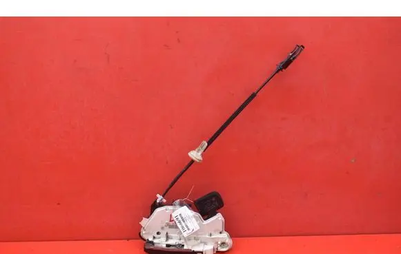 Volkswagen Golf Plus Front door lock 5K1837015D