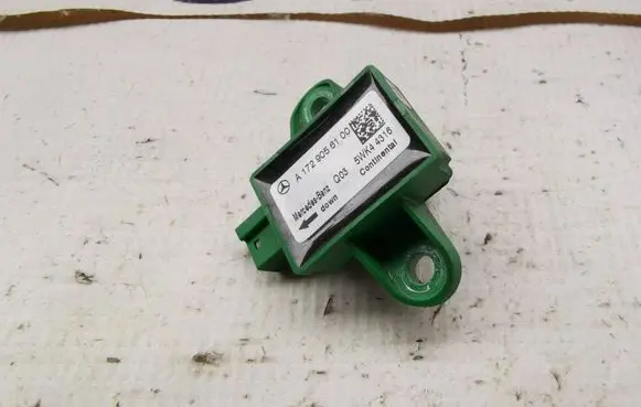 Mercedes-Benz E C207 W207 Airbag deployment crash/impact sensor A1729056100 1729056100