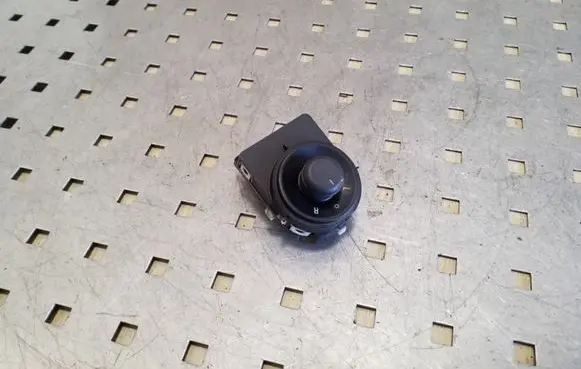 Opel Astra J Wing mirror switch 13271827