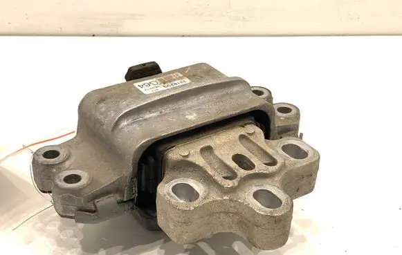 Volkswagen PASSAT B7 Engine mount vacuum valve 