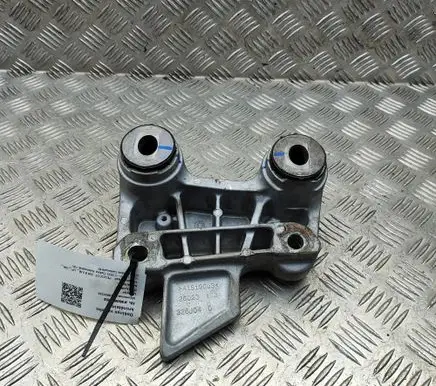 Peugeot 208 I Engine mounting bracket 9845361180
