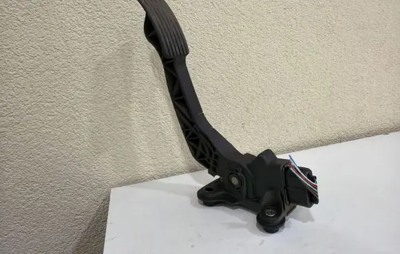 Citroen C-Zero Accelerator throttle pedal 1600A098