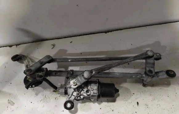 Nissan Leaf I (ZE0) Front wiper linkage and motor WM07C 1X03 C003