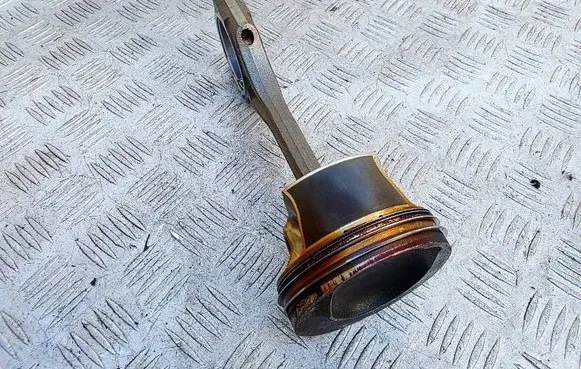 Volkswagen Atlas Piston with connecting rod 89L125 UK2