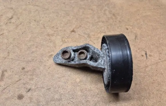 Audi Q3 8U Power steering belt tensioner 07k145172c