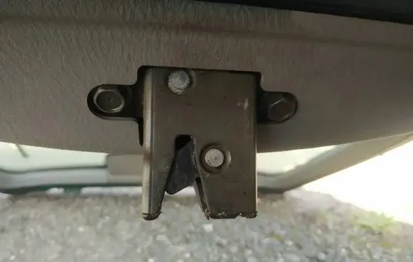Nissan Primera Tailgate/trunk/boot lock/catch/latch