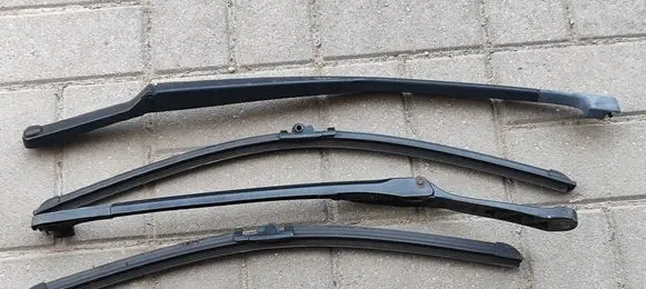 Volkswagen Phaeton Front wiper blade arm 452774560