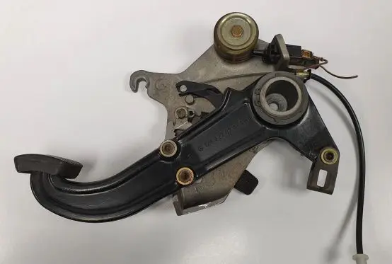 Mercedes-Benz E W124 Brake pedal 1244270701