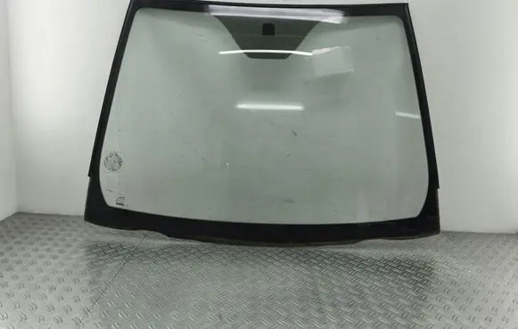 Toyota Yaris Front windscreen/windshield window 