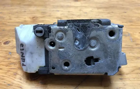 Fiat Punto (188) Rear door lock