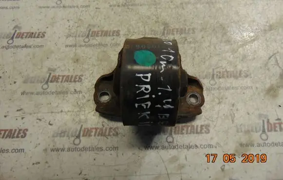 Hyundai i30 Engine mount bracket