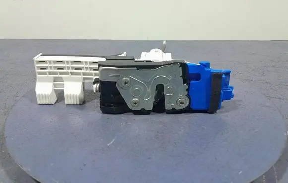KIA Sportage Front door lock 81310-F1010