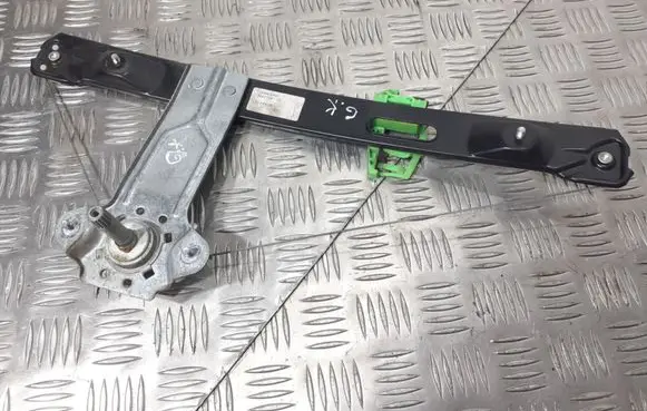 Rear door manual window regulator