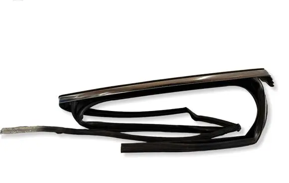 Volkswagen Touareg III Rubber seal rear door window/glass 760839431