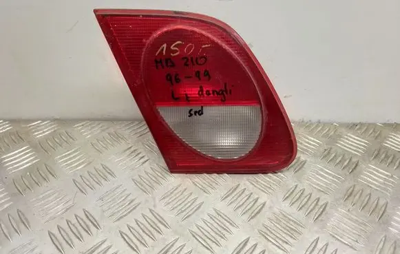 Mercedes-Benz E W210 Tailgate rear/tail lights