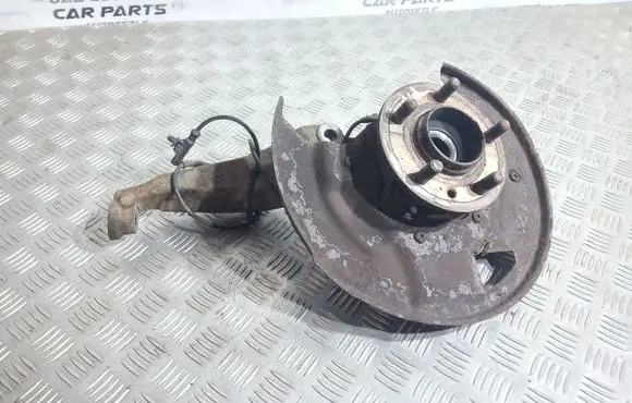 Land Rover Discovery 3 - LR3 Front wheel hub spindle knuckle