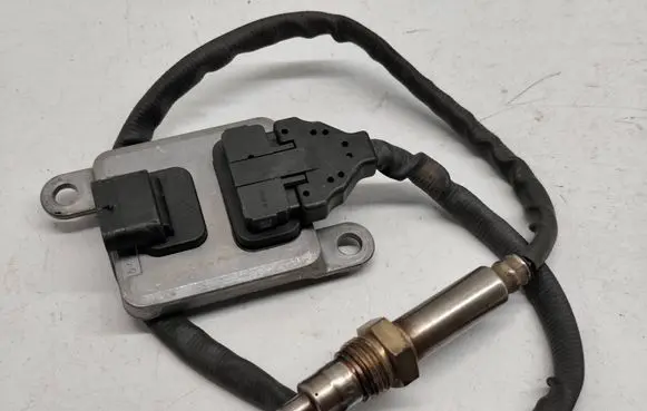 Mercedes-Benz C W205 Lambda probe sensor A0009050108