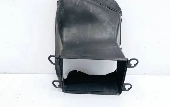 Audi Q7 4M Intercooler air channel guide 4M0121334