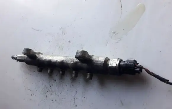Toyota Avensis T250 Fuel distributor 