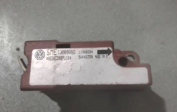 Volkswagen Golf IV Airbag deployment crash/impact sensor 1J0909606D 11980204 5WK42350