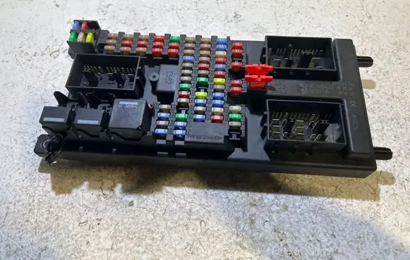 Land Rover Range Rover Sport L320 Fuse module QE500420 19051718 000004158