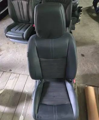 Nissan Leaf II (ZE1) Front passenger seat
