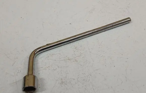 Mazda 3 II Wheel nut wrench