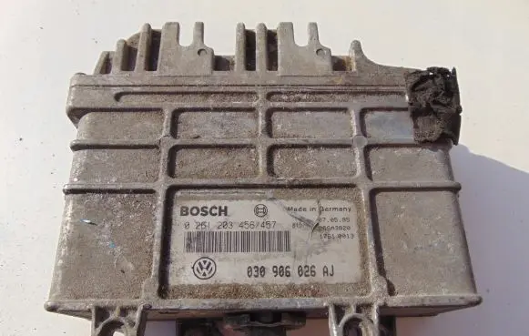 Volkswagen Polo III 6N 6N2 6NF Engine control unit/module 030906026AJ 0261203456