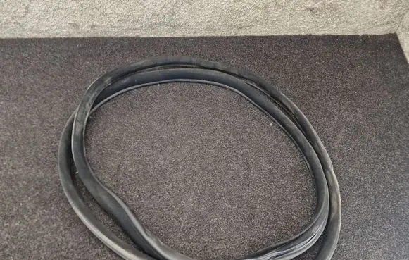 Mercedes-Benz S W222 Front door rubber seal A2226970151