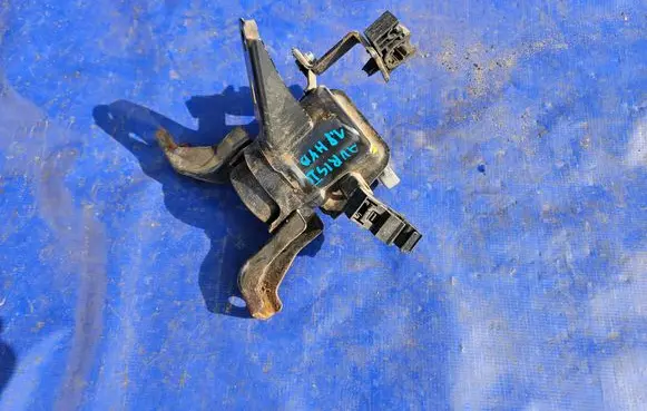 Toyota Auris E180 Engine mount vacuum valve 123050T160