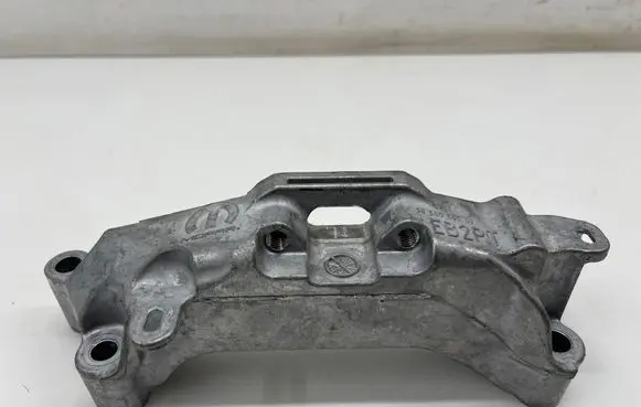 Peugeot 3008 III Engine mounting bracket 9854066580 EB2PT