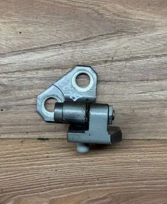 Volkswagen Golf VII Front door upper hinge 1K0831401