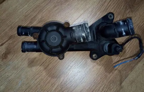 Volkswagen Polo Engine coolant pipe/hose 03c121111b