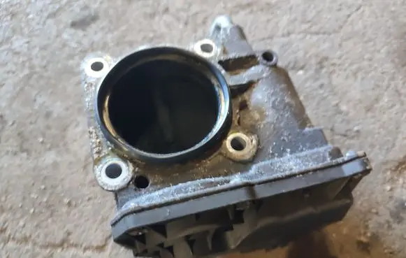 Suzuki Grand Vitara II Throttle valve
