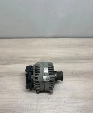 Volkswagen PASSAT B8 Generator/alternator 285797