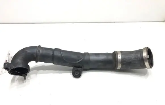 Volkswagen PASSAT B8 Intercooler hose/pipe 