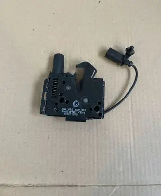 Skoda Scala Engine bonnet/hood lock/catch 654823509