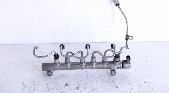 Volvo V60 Fuel main line pipe 31303612 04R04718
