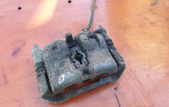 Iveco Daily 35 - 40.10 Front brake caliper 42548180