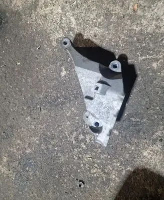 Buick Encore I Engine mounting bracket 95383823
