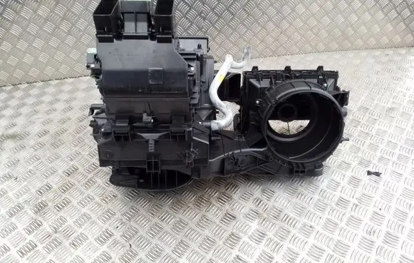 Volkswagen Tiguan Interior heater climate box assembly housing 5QB816005B