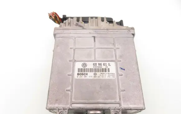 Volkswagen PASSAT B5 Engine control unit/module 0281001656 028906021GL