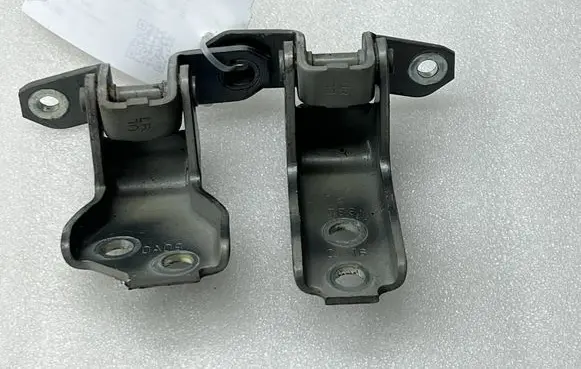 Suzuki Vitara (LY) Front door hinge set 