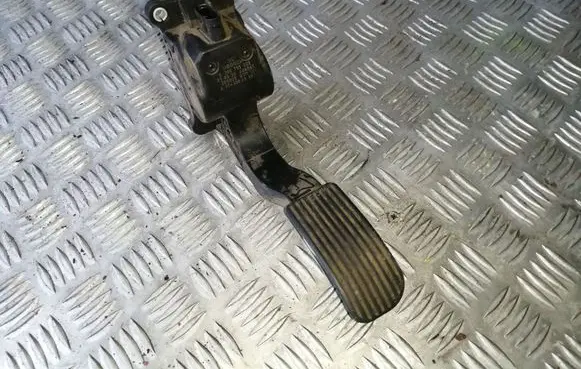 Mercedes-Benz Sprinter W906 Accelerator throttle pedal A9063000304 0280755025