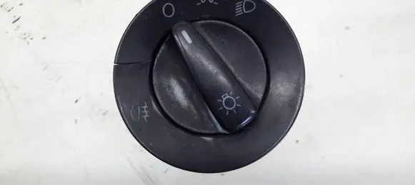 Volkswagen Golf IV Light switch 1C0941531