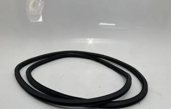 Audi Q7 4M Loading door rubber seal (on body) 8Y5827705A