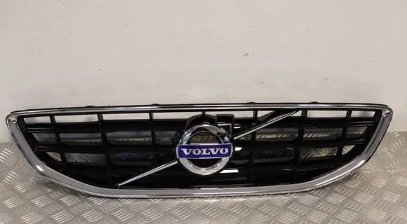 Volvo V40 Front bumper upper radiator grill 31283764 31283762 31353121