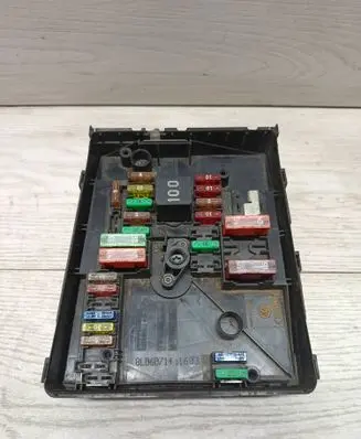 Volkswagen Touran II Fuse box set 1K0937125D 017183073