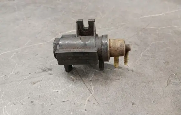Mercedes-Benz C W205 Valve vacuum a0091533128