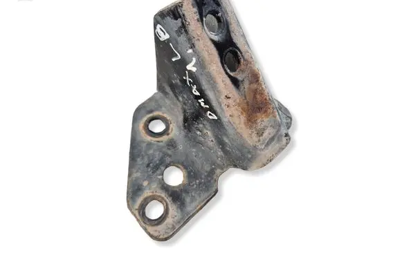 Isuzu D-Max Engine mounting bracket 